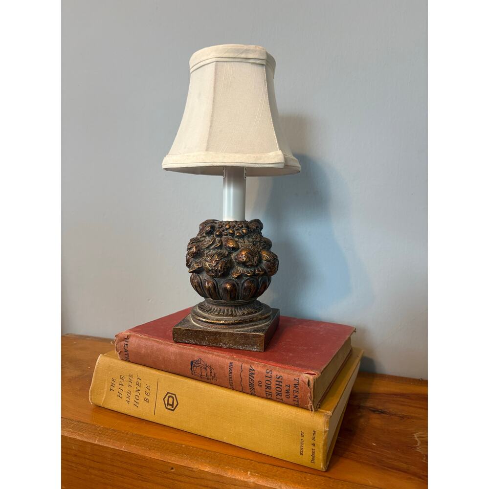 Vintage mid-century fruit and floral urn small table lamp - Picture 4 of 5